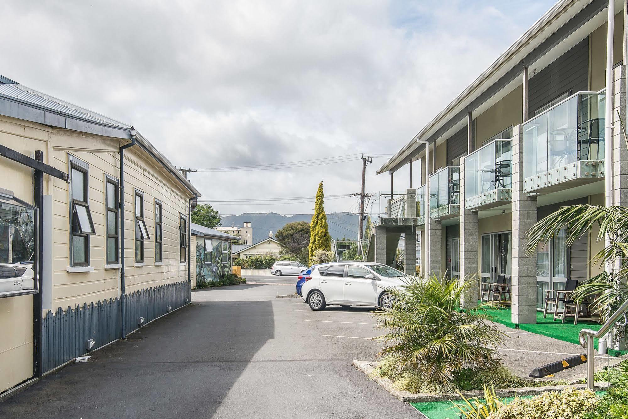 Dupont Motels Lower Hutt Exterior photo